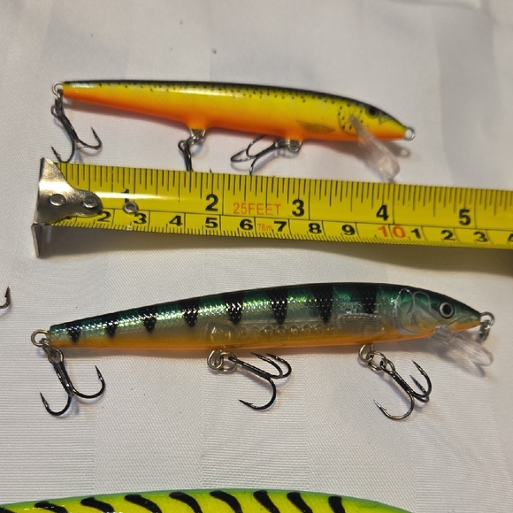 Vibrant Fishing Lure Collection - Silver, Yellow, Blue - Picture 8 of 12